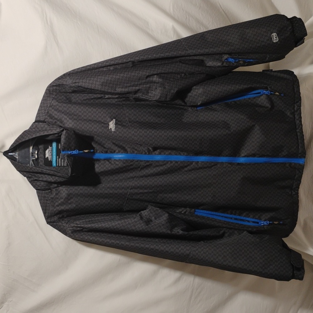 (D-7) Trespass Performance Outdoor Water Resistant Soft Shell Jacket No Hood